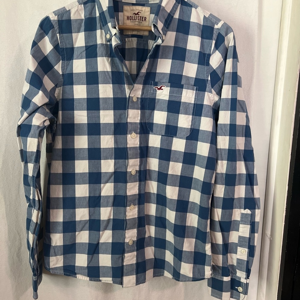 Hollister blue and white checked button down shirt new with out tags